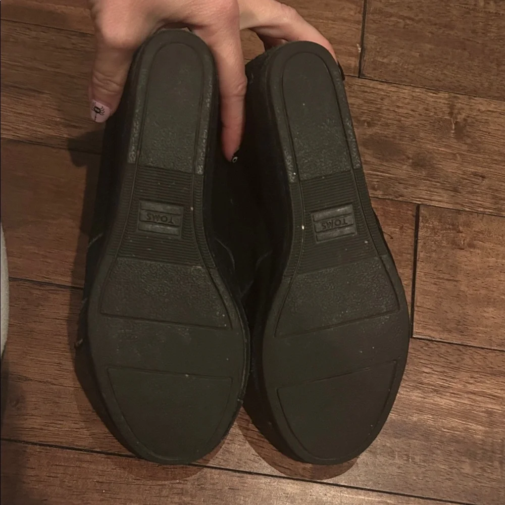 Toms Women's Black Lace-Up Boots - Picture 7 of 10